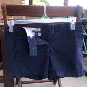 Retro Tommy Hilfiger chino shorts.